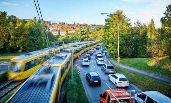 Der Verkehrs- und Tarifverbund Stuttgart (VVS) koordiniert den öffentlichen Personennahverkehr in der Landeshauptstadt Stuttgart sowie in den angrenzenden Landkreisen Böblingen, Esslingen, Ludwigsburg und Rems-Murr. Er sorgt für einheitliche Beförderungsbedingungen und Tarifbestimmungen sowie einen abgestimmten Fahrplan.