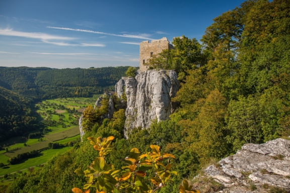Burg Ruine und Blick ins Tal