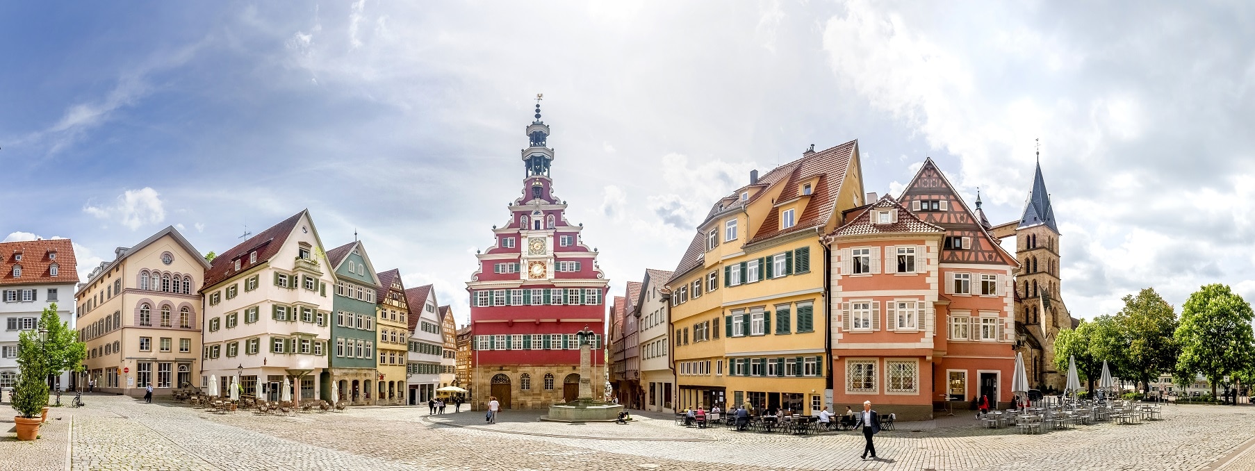 Rathaus und Kirche der Stadt Esslingen am Neckar, Deutschland