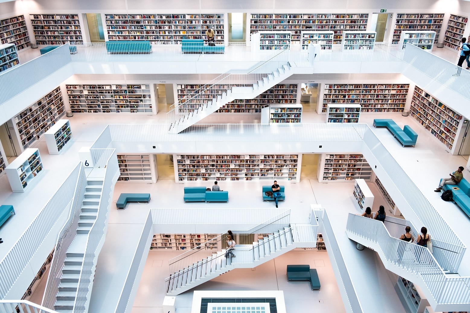 Einblicke in die Innenarchitektur der Stadtbibliothek Stuttgart