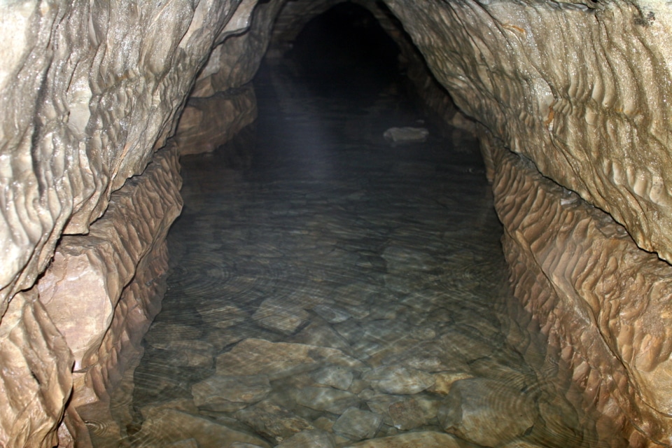 Höhle mit Gruselfaktor