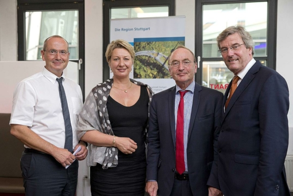 Von links: Dr. Walter Rogg, Dr. Nicola Schelling, Dr. Joachim Rücker, Thomas S. Bopp (Foto: Foto: VRS/Uli Regenscheit)